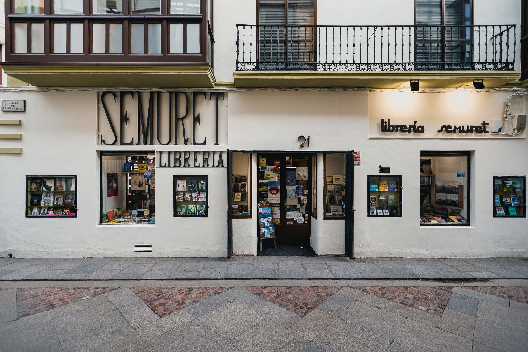 Librería Semuret Zamora Fotografía exterior fachada